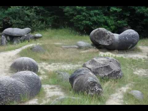 Muzeul Trovantilor de la Costesti jud Valcea