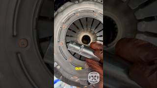 Como centrar un embrague sin centrador? #talleresmecanico #mecanicaautomotriz #automobile