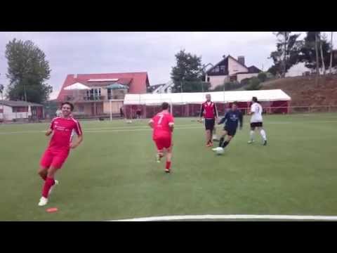 Fußballübung: Passen im Dreieck