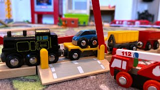 Spielzeug aus Holz für Kinder von Brio und Co | Bahnschranke & Autotransporter | Züge Holzschienen