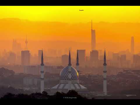 From Darkness to Dawn: A Mesmerizing View of Sultan Salahuddin Abdul Aziz Mosque Time Lapse
