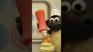 Download lagu Who wants some ICE CREAM?🍦| #ShaunTheSheep | BBC Cartoons #Shorts mp3
