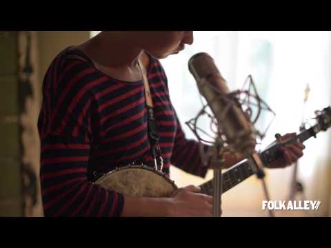 Folk Alley Sessions: Kaia Kater - "Southern Girl"