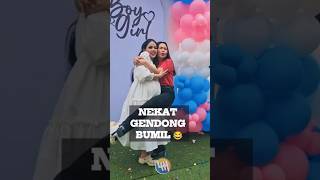 Download lagu NEKAT GENDONG BUMIL! 😂 MOMEN SERU TEMAN DA DI SIRAMAN PUTRI ISNARI ❤️✨ #shorts #putriisnari mp3