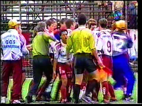 Paulo Turra agride auxiliar por trás - Joinville 4 x 0 Caxias - Série C Campeonato Brasileiro 1995