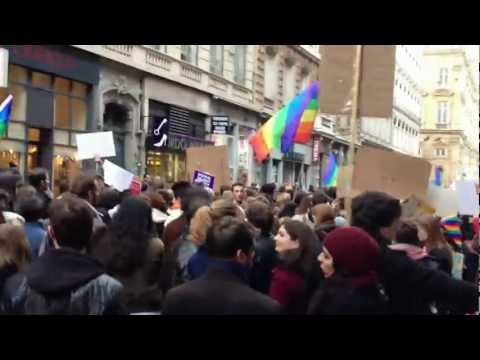 15/12/12 Manif Anti-Hollande Inter LGBT - Un fiasco! Une petite rue + une petite place, c'est tout!