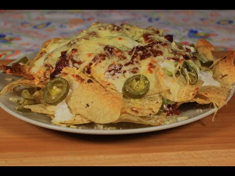 NACHOS CON GUACAMOLE Y QUESO