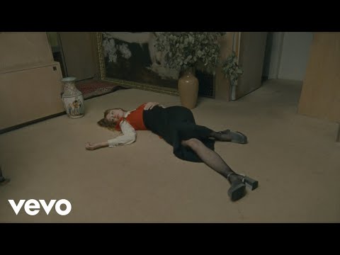 Alexandra Savior - Howl (Official Video)