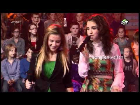 Junior Sintfestival 2010   Caylee  Rosa  Donny  Darcey   Zwarte piet ging uit fietsen