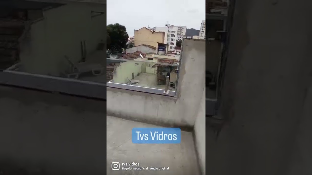 TVS VIDROS GUARDA CORPO COM TORRE INOX VIDRO VERDE