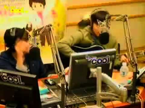 120424 Sukira - Sungmin singing 'I'm Yours' with Guitar