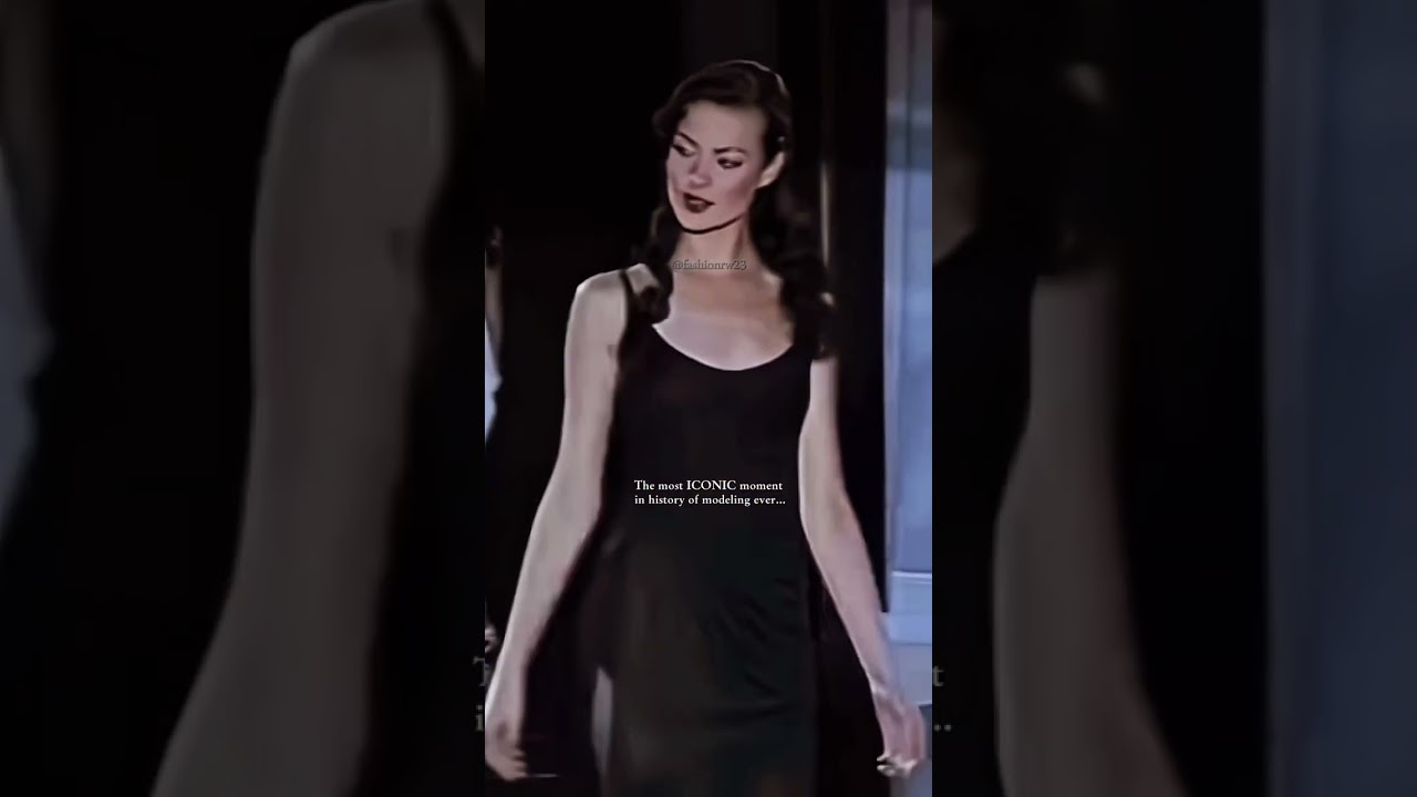 This moment made the history of CATWALK✨ Gianni VERSACE ss1995  #shalomharlow #versace #supermodel