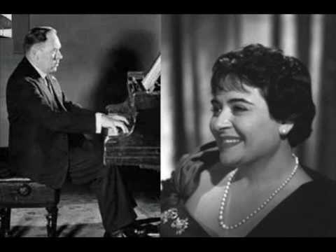 Victoria De Los Angeles 1949 (Gerald Moore, piano) Periquet-Granados "El Mirar de la Maja"(Texts)