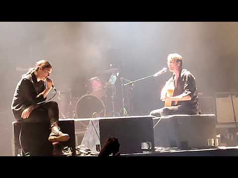 Nadine Shah & Brett Anderson - duet on 'The Wild Ones' - Suede live - Alexandra Palace - 11 Nov 2021