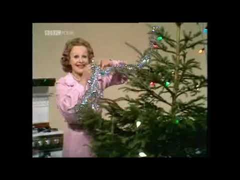 Fanny Cradock Cooks for Christmas (1975) | BBC