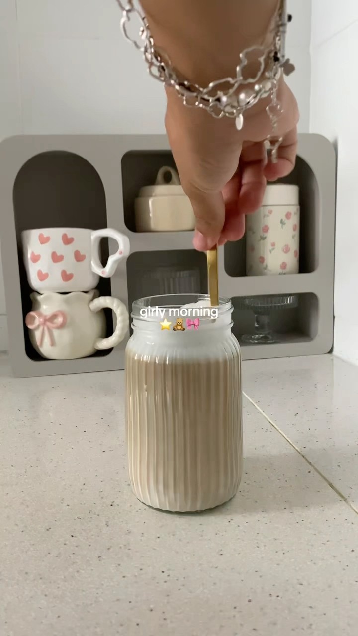 Selamat datang di pagi lembutku yang serba pink 🌸☕, di sini semuanya terasa damai dan santai. Cocok banget buat kamu y...