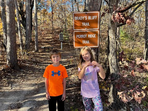 Hiking Brady's Bluff at Perrot State Park