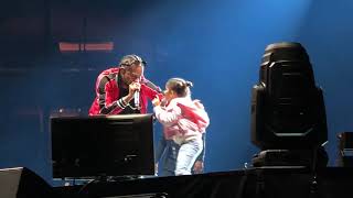 Mozart La Para sorprende el público de MSG con la entrada de su hija Charlotte en tarima