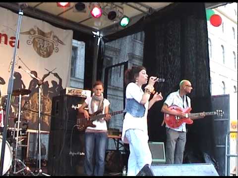 SARA LUGO backed by NEXT GENERATION FAMILY - Familiar stranger @ Streetlife 2011