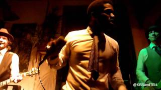 Vintage Trouble - Baby Get It On (Ty in crowd-on bar).wmv