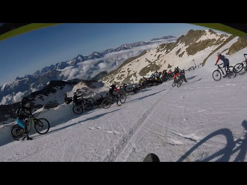 Megavalanche 2021. Line B. First turn carnage. Crashes in snow, rocks and mud. 44th final position.