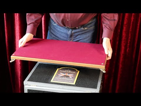 Master’s Close-Up Table by Arlen Studio