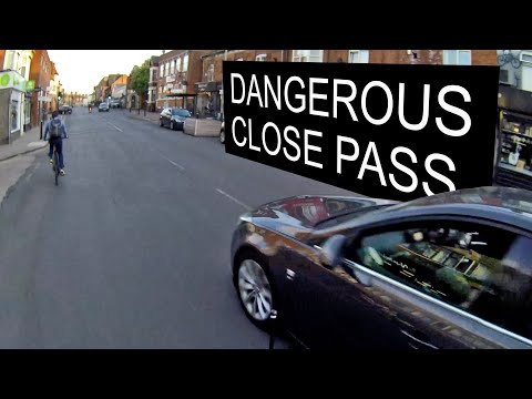 Dangerous close pass of a cyclist.