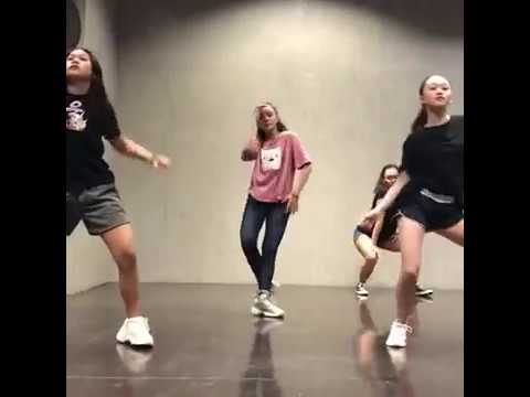 download lagu mp3 mp4 Sheenas Dance, download lagu Sheenas Dance gratis, unduh video klip Sheenas Dance