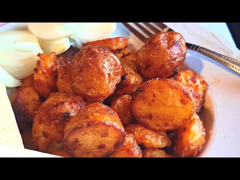 Kako da ih ovako lepo ispečete sa malo ulja. Isprobajte ovaj fazon. Mladi krompirići iz rerne.