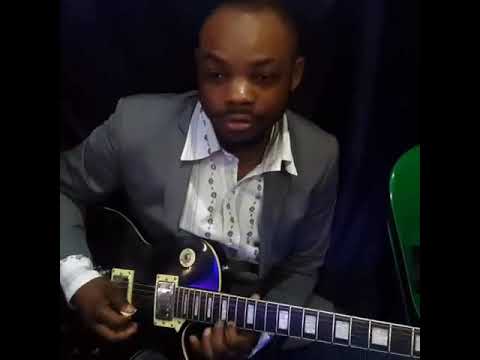 Première partie(First part) Sebene 3 temps simple de la guitare basse et Solo