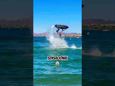 Mortal triplo com moto ski esse cara mandou bem 🤣 #jetski #beachlife