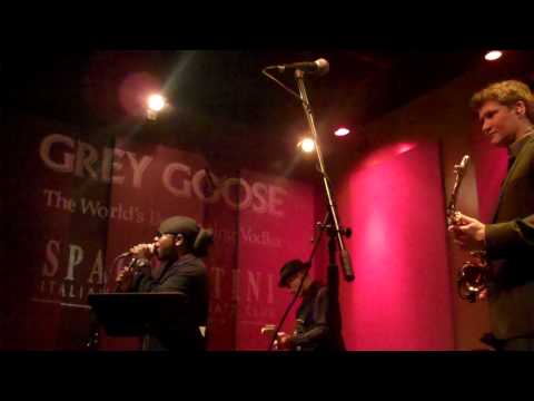 Michael Lington performs Baker Street Live at Spaghettinis