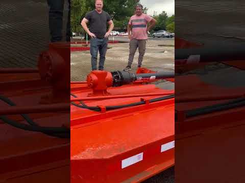 Eduardo Castex incorporó una desmalezadora hecha por emprendedores locales