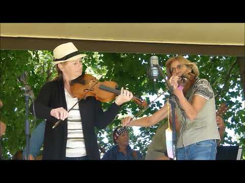 Twin fiddlers Janet Shelby and Linda Evert