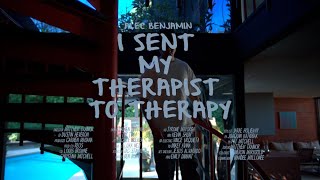 Kadr z teledysku I Sent My Therapist To Therapy tekst piosenki Alec Benjamin