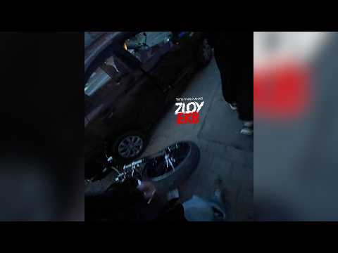 Таксист подрезал и уронил байкера на Харлее. Real Video