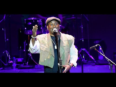 PERFORMANCE DE FREDY MASSAMBA SUR LA SCENE DE L'IFC