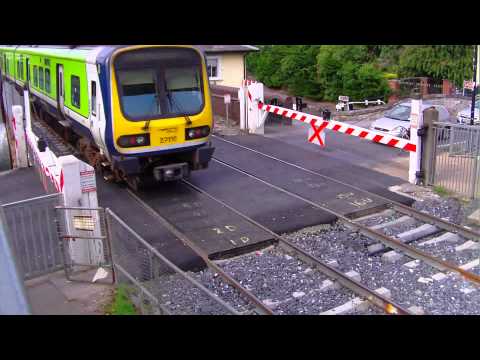 Level Crossing at Ashtown - Irish Rail DMU number 29116