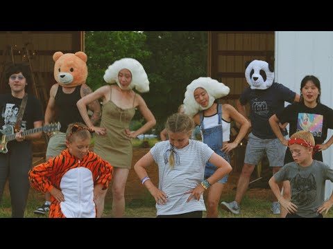 Video thumbnail for Kids Go Down (孩子们的时光)