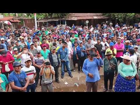 Bloqueo de caminos en Cruce Sapecho en Palos Blancos