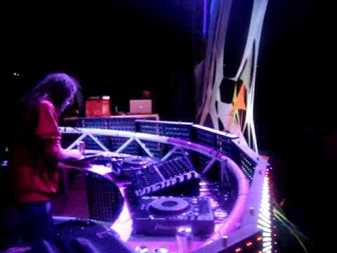 VENSKER VS KABBALAH COSMO PARTY 5 DIC FINAL TRACK FURIOUS TANTRUMMANTRUM.MPG