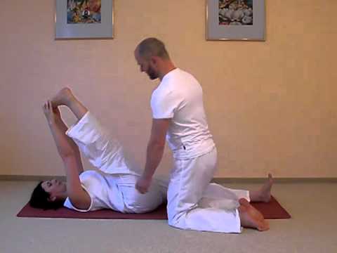 Liegender Spagat - Yoga Hilfestellungen und Partner Übung