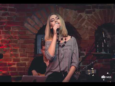 Agata Górecka-Talking to the moon (cover)