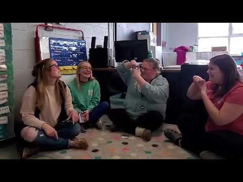 Preschool Turtles Classroom - Look Through the Window (Song)