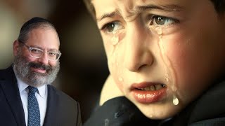 איך מנחמים מי שעבר טרגדיה? | הרב ג'ייקובסון בשיחה עם מטפלים בארץ (הרב יוסף יצחק ג'ייקובסון) - התמונה מוצגת ישירות מתוך אתר האינטרנט יוטיוב. זכויות היוצרים בתמונה שייכות ליוצרה. קישור קרדיט למקור התוכן נמצא בתוך דף הסרטון