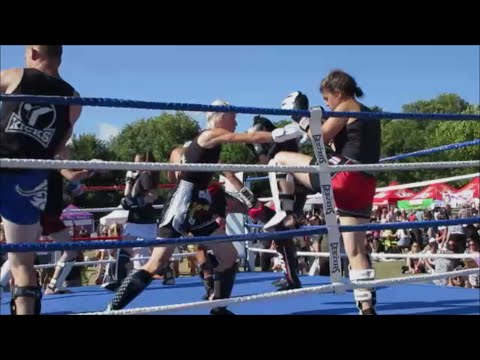 Women doing Muay thai