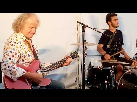 Alex Sutter Band at the Sommerfest by the Hard Hafen, We Don't Need No Education