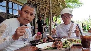Download lagu MAKAN BEBEK DI PISON - UBUD - BALI DI TEPI SAWAH. Ditemani BLACK KOPI mp3