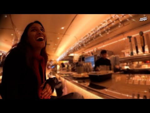 I Love Eating Alone at the Bar