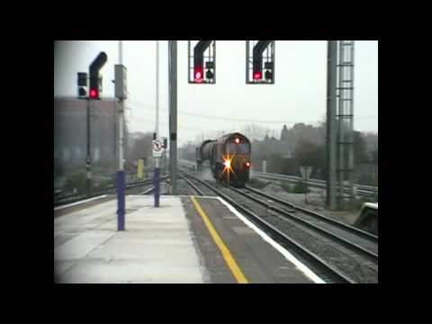 A Freezing Didcot Station Including A Filthy 66 Shunting Tanks & Euro Cargo Rail 66073 & 66026